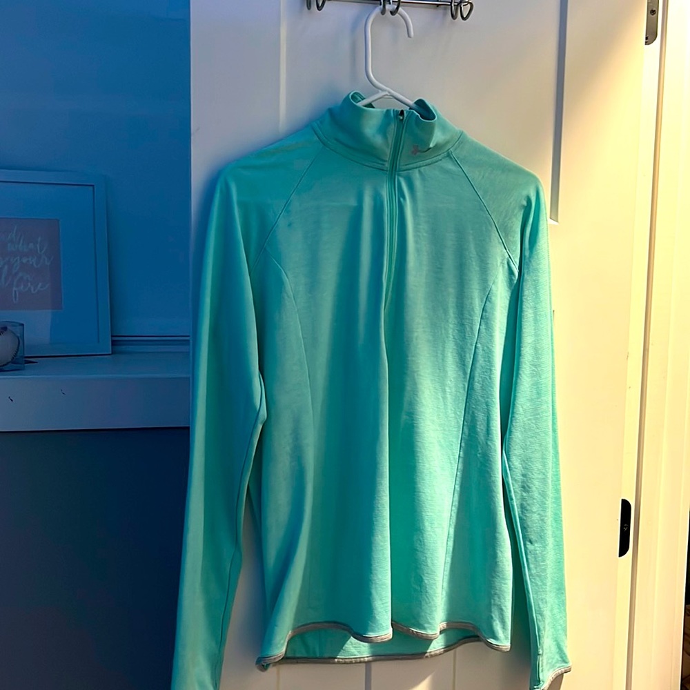 Under Armour half Zip. Size Large. Selling for 20$ willing to negotiate.